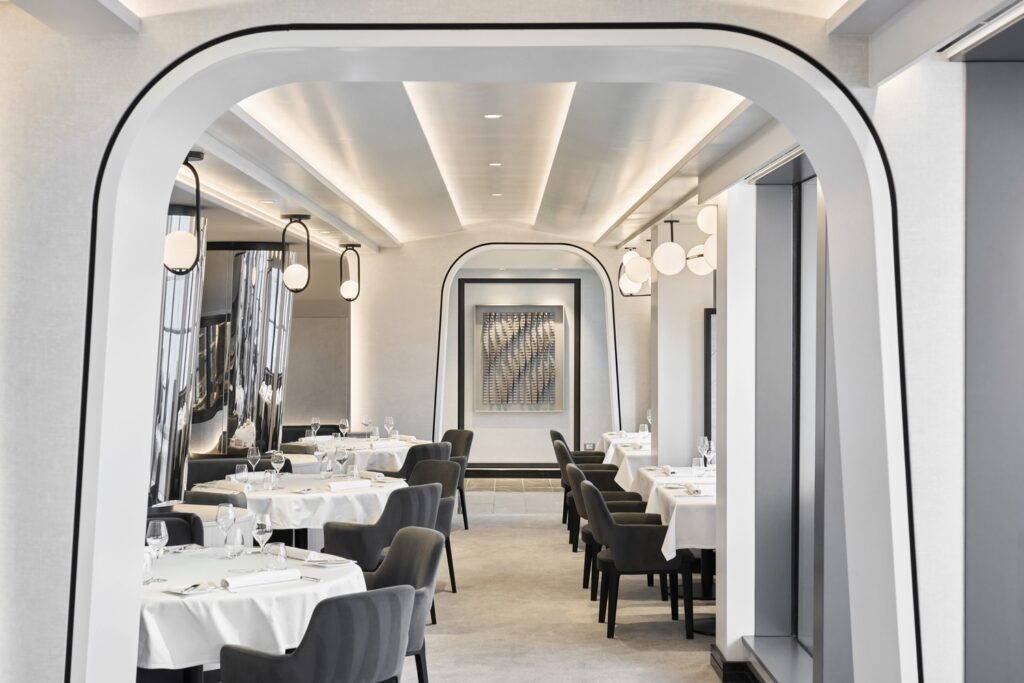 Croisières Explora Journeys - Anthology offre une atmosphère de dîner intime et élégante